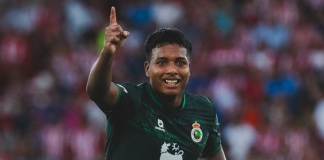 Jeremy Arévalo, delantero hispano-ecuatoriano del Racing de Santander, es una de las gratas revelaciones de la Segunda División de España.