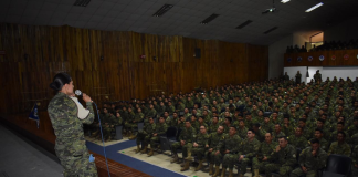 En un esfuerzo por fortalecer la formación integral del personal militar, la Brigada de Caballería Blindada desarrolló una jornada de capacitación este 22 de octubre en Derechos Humanos y Derecho Internacional Humanitario, dirigida por instructores de la Escuela Misiones de Paz “Ecuador”.