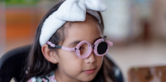 En el marco del Mes de la Visión, es importante destacar que en Ecuador la prevalencia de ceguera infantil se estima en aproximadamente 0,6 por mil niños, según datos de la Organización Mundial de la Salud 2020, mientras que hasta un 90 % de los casos de glaucoma no son diagnosticados oportunamente, de acuerdo con reportes de Edición Médica 2023.