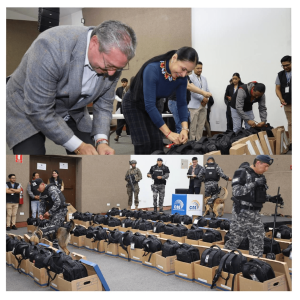 Con la participación de la presidenta del Consejo Nacional Electoral (CNE), Diana Atamaint, y del consejero José Cabrera Zurita, este martes 21 de octubre se inició oficialmente la distribución de los kits técnicos que se emplearán en el Referéndum y Consulta Popular 2025, previsto para el domingo 16 de noviembre.