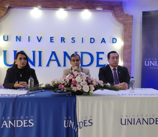 Con la presencia de autoridades, docentes y medios de comunicación, la Universidad UNIANDES Riobamba presentó su nueva carrera de Tecnología Superior en Estética Integral. La rueda de prensa, efectuada el 29 de octubre, sirvió también para destacar la proyección académica de la institución y su compromiso con la formación técnica en la provincia.