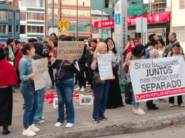 La tarde del 15 de octubre, el centro de Riobamba fue escenario de una jornada de movilización pacífica convocada por la Confederación del Movimiento Indígena de Chimborazo (COMICH) y organizaciones sociales, en rechazo a las políticas económicas y a lo que califican como “represión del Gobierno Nacional” durante las protestas registradas en distintas provincias del país.