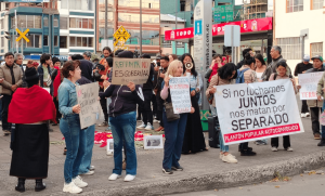 La tarde del 15 de octubre, el centro de Riobamba fue escenario de una jornada de movilización pacífica convocada por la Confederación del Movimiento Indígena de Chimborazo (COMICH) y organizaciones sociales, en rechazo a las políticas económicas y a lo que califican como “represión del Gobierno Nacional” durante las protestas registradas en distintas provincias del país.