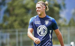 Claudio Spinelli, con su tanto frente a Orense se consolidó como máximo artillero de la LigaPro 2025, con 17 conquistas. Su adaptación al sistema de juego de Javier Ravanal ha sido rápida y natural, su impacto ofensivo ha convertido a Independiente en una máquina que gana y golea.