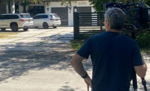 Autoridades estadounidenses están inspeccionando las fortunas de 33 personas y empresas que habrían suministrado insumos médicos al sistema público ecuatoriano. La indagación se extendería a propiedades, sociedades y cuentas bancarias en EE. UU. que podrían vincularse con operaciones financieras presuntamente irregulares.