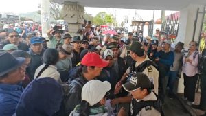 Este miércoles 15 de octubre de 2025, en Otavalo, provincia de Imbabura, se instaló una mesa de diálogo entre representantes del Gobierno de Ecuador y dirigentes indígenas, en el marco del paro nacional convocado por la Confederación de Nacionalidades Indígenas del Ecuador (Conaie).