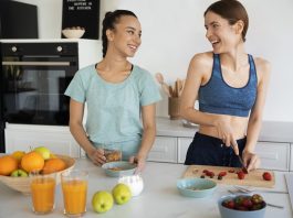 La salud mamaria no puede pensarse sólo en el momento en que aparece una enfermedad: sus raíces comienzan mucho antes. De acuerdo con la Organización Mundial de la Salud, el cáncer de mama es el tumor más frecuente entre las mujeres a nivel global, y la detección temprana junto con políticas de prevención pueden reducir significativamente su mortalidad.
