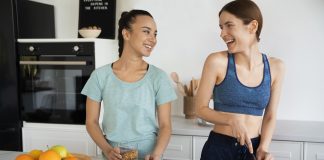 La salud mamaria no puede pensarse sólo en el momento en que aparece una enfermedad: sus raíces comienzan mucho antes. De acuerdo con la Organización Mundial de la Salud, el cáncer de mama es el tumor más frecuente entre las mujeres a nivel global, y la detección temprana junto con políticas de prevención pueden reducir significativamente su mortalidad.