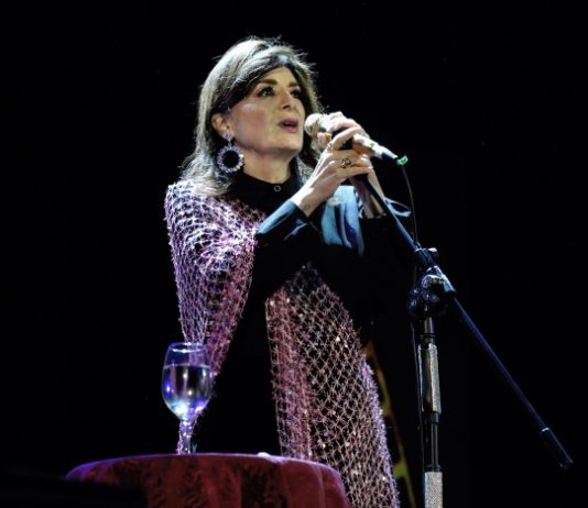 La reconocida artista ecuatoriana Paulina Tamayo apodada “la Grande del Ecuador” falleció el martes 21 de octubre de 2025, a la edad de 60 años. Originaria de Quito, nació el 14 de abril de 1965.
