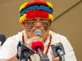 El dirigente indígena Marlon Vargas anunció este 22 de octubre de 2025 el fin del paro nacional convocado por la CONAIE. En un video divulgado en sus canales oficiales, Vargas confirmó el despeje de caminos y el repliegue de las comunidades hacia sus territorios.