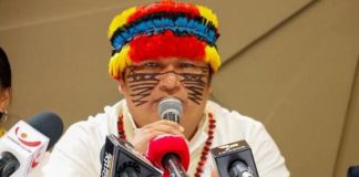 El dirigente indígena Marlon Vargas anunció este 22 de octubre de 2025 el fin del paro nacional convocado por la CONAIE. En un video divulgado en sus canales oficiales, Vargas confirmó el despeje de caminos y el repliegue de las comunidades hacia sus territorios.