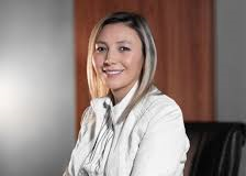 En sesión extraordinaria del Consejo Provincial desarrollada este lunes 13 de octubre de 2025, Mónica Loza Torres fue oficialmente posesionada como prefecta subrogante de la provincia de Chimborazo, tras recibir el respaldo de 18 votos a favor de los consejeros provinciales.