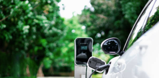 En medio de una realidad local marcada por la eliminación de subsidios, el alza de los precios de los combustibles y la necesidad urgente de reducir las emisiones para mitigar el cambio climático, cada vez más ecuatorianos están optando por la movilidad eléctrica.