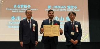 El talento ecuatoriano vuelve a destacar en la ciencia internacional. Iván Eduardo Ramírez Morales, investigador de la Universidad Técnica de Machala (Utmach), recibió en Tokio el Japan International Award for Young Agricultural Researchers 2025.A este galardón se lo conoce como el Japan Award, uno de los premios más importantes del mundo en investigación agrícola.