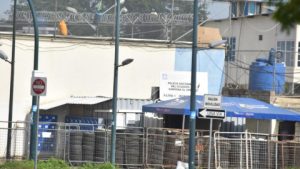 La madrugada del domingo 9 de noviembre de 2025, un nuevo amotinamiento en el Servicio Nacional de Atención Integral a Personas Adultas Privadas de la Libertad y a Adolescentes Infractores (SNAI) (SNAI) del centro de privación de libertad N.º 1 de Machala (provincia de El Oro) se saldó con al menos cuatro internos fallecidos y cerca de 43 personas heridas, entre ellas un agente de la Policía Nacional del Ecuador.