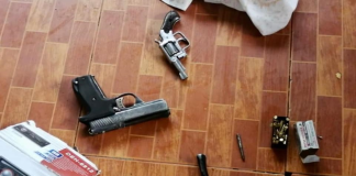 La justicia de Riobamba resolvió llamar a juicio a Juan H. y Julián O., tras acoger el dictamen acusatorio presentado por Fiscalía por la presunta tenencia de municiones de uso exclusivo de las Fuerzas Armadas y de la Policía Nacional.