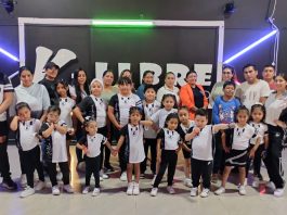 La Academia de Baile K-LIBRE DANCE STUDIO, nació en Riobamba en el año 2010, bajo la dirección y conducción de Francisco Rodríguez, coreógrafo y bailarín profesional con una amplia trayectoria a nivel nacional e internacional en estilos urbanos, latinos y comerciales.