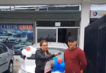 El jueves 27 de noviembre de 2025 a partir de las 11H30 en la oficina matriz de Riobamba (Av. la Prensa y Antonio Banderas frente al terminal terrestre), el personal administrativo y comercial de Automotores Latina Consorcio, realizaron la entrega de un vehículo Chevrolet SAIL 2014 al Sr. Henry Borja, con la finalidad de celebrar el Quinto Aniversario de creación de la empresa riobambeña.