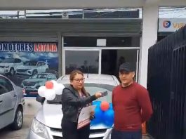 El jueves 27 de noviembre de 2025 a partir de las 11H30 en la oficina matriz de Riobamba (Av. la Prensa y Antonio Banderas frente al terminal terrestre), el personal administrativo y comercial de Automotores Latina Consorcio, realizaron la entrega de un vehículo Chevrolet SAIL 2014 al Sr. Henry Borja, con la finalidad de celebrar el Quinto Aniversario de creación de la empresa riobambeña.
