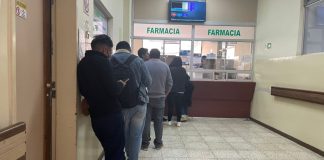 Los hospitales públicos dependientes de Instituto Ecuatoriano de Seguridad Social (IESS) y del Ministerio de Salud Pública de Ecuador (MSP) atraviesan una grave escasez de medicamentos esenciales, según datos oficiales presentados junto con las declaratorias de emergencia emitidas por ambas instituciones.