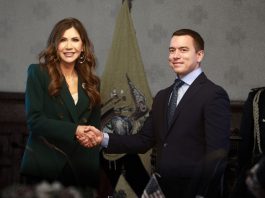 El Gobierno ecuatoriano y la administración de los Estados Unidos están explorando la instalación de “potenciales bases” militares en Ecuador durante la visita de la secretaria de Seguridad estadounidense, Kristi Noem, programada para los días 5 y 6 de noviembre de 2025.