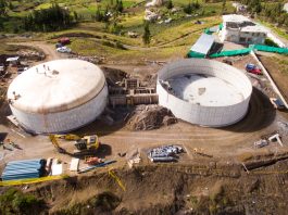 Lo que hoy se presenta como un logro para el abastecimiento de agua en Riobamba, es en realidad el resultado de un proceso largo, con varias administraciones municipales involucradas y con distintos niveles de avance técnico, financiero y político.