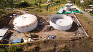 Lo que hoy se presenta como un logro para el abastecimiento de agua en Riobamba, es en realidad el resultado de un proceso largo, con varias administraciones municipales involucradas y con distintos niveles de avance técnico, financiero y político.