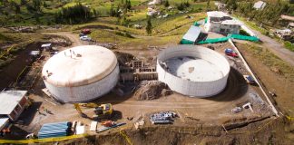 Lo que hoy se presenta como un logro para el abastecimiento de agua en Riobamba, es en realidad el resultado de un proceso largo, con varias administraciones municipales involucradas y con distintos niveles de avance técnico, financiero y político.