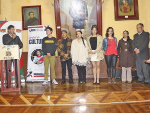 Bajo la dirección de Aníbal Coronel, prefecto de Bolívar, y a través de la Unidad de Cultura, el Gobierno Autónomo Descentralizado Provincial de Bolívar desarrolló el proyecto “Por los Caminos de Bolívar”, una iniciativa destinada a fortalecer, promover y difundir las expresiones artísticas y culturales de la provincia.