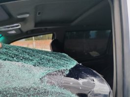 Riobamba nuevamente fue escenario de un hecho violento el pasado feriado, en el barrio Balcones del Norte, a pocas cuadras de la iglesia Bautista y en el sector conocido como La Coca Cola, un ataque armado cobró la vida de David R., un joven de 32 años que conducía una camioneta blanca en la que también viajaban su esposa y tres menores de edad.