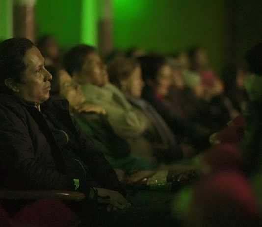 El XIV Festival de Cine Ecuatoriano Kunturñawi concluye uno de los recorridos más amplios y significativos de su historia reciente y se prepara para vivir su momento culminante: la gala de premiación prevista para este viernes 21 de noviembre, en el emblemático Teatro León de Riobamba. Tras semanas de actividades en cuatro provincias, proyecciones itinerantes en parroquias rurales, conversatorios con cineastas, talleres formativos y encuentros comunitarios, el festival cierra su edición.