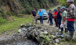 Con el firme compromiso del prefecto Aníbal Coronel Monar, la Prefectura de Bolívar continúa fortaleciendo las acciones para mejorar el acceso al agua de riego en la provincia. En esta ocasión, se desarrolló una inspección técnica como parte del proyecto “Estudios de factibilidad y diseño definitivos para la construcción del sistema de riego en los sectores Atiacahua, Guarumal, Panecillo, Bola de Oro y Vaquería”, en el cantón Chillanes.