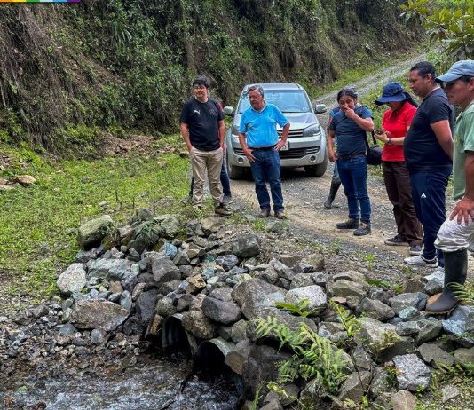Con el firme compromiso del prefecto Aníbal Coronel Monar, la Prefectura de Bolívar continúa fortaleciendo las acciones para mejorar el acceso al agua de riego en la provincia. En esta ocasión, se desarrolló una inspección técnica como parte del proyecto “Estudios de factibilidad y diseño definitivos para la construcción del sistema de riego en los sectores Atiacahua, Guarumal, Panecillo, Bola de Oro y Vaquería”, en el cantón Chillanes.
