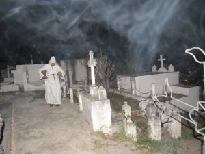 En Penipe, se fortalece cada año una tradición que conjuga devoción, patrimonio y memoria. A las 23h00, comienza el ritual del Animero, un recorrido de 16 noches previas al Día de los Difuntos. No existe registro exacto del inicio de esta práctica, los habitantes de Penipe afirman que la práctica tiene más 400 años de antigüedad.
