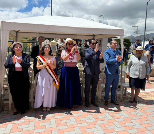 En la parroquia Calpi de Riobamba, se realizó el desfile cívico que conmemoró sus 450 años de fundación y 195 años de parroquialización. Autoridades locales, instituciones educativas, organizaciones comunitarias y habitantes participaron en el evento que rindió homenaje a esta tierra histórica.