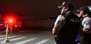 La parroquia Tarqui, en la provincia de Pastaza, amaneció consternada tras el hallazgo del cuerpo sin vida de Rosaura Mashian, una joven que fue vista por última vez la noche del 1 de noviembre de 2025. Según el testimonio de sus familiares, Rosaura salió de su casa alrededor de las 19H00 para encontrarse con su supuesto novio, identificado como Santiago B., y desde entonces no regresó.