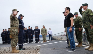 A pocos días del inicio oficial de la campaña para la consulta popular y referéndum del 16 de noviembre, el presidente Daniel Noboa anunció que la isla Baltra, en Galápagos, no será considerada para la instalación de una base militar extranjera. El pronunciamiento lo realizó durante una entrevista, donde enfatizó que las prioridades de su Gobierno se concentran en fortalecer el control marítimo en Salinas y Manta.