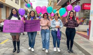 La Prefectura de Bolívar participó activamente en la conmemoración del 25 de noviembre, Día Internacional de la Eliminación de la Violencia contra la Mujer, a través de una marcha desarrollada en el cantón Guaranda como parte de la campaña mundial “Activismo por Nuestros Derechos”.