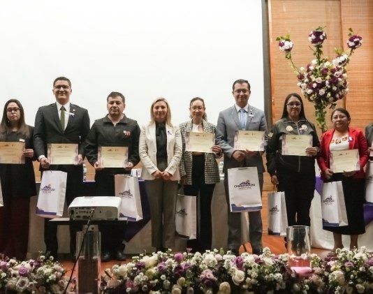 Chimborazo presentó oficialmente este 26 de noviembre, su Ruta de Protección Integral a Mujeres en Situación de Violencia, una iniciativa provincial que articula instituciones, organizaciones sociales y gobiernos locales para fortalecer la prevención, atención y acompañamiento a mujeres que enfrentan distintos tipos de agresiones.