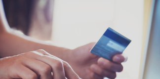 Lo que comenzó como un descuido terminó convirtiéndose en un caso penal que, casi un año después, vuelve a poner a Alausí en el centro del debate sobre la vulnerabilidad de los sistemas de débito y la rapidez con la que los delincuentes aprovechan cualquier oportunidad.