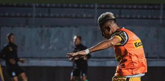 El pronunciamiento del Centro de Arbitraje y Conciliación de la Cámara de Comercio de Guayaquil devolvió la tranquilidad a un futbolista profesional que había sido sancionado por presunta manipulación de partidos. La decisión, que deja sin efecto la sanción impuesta meses atrás, y deja un precedente que invita a revisar los criterios y estándares con los que se está evaluando la integridad en el fútbol nacional.