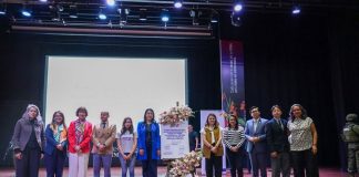La Vicepresidenta de la República, María José Pinto, junto a asambleístas y autoridades nacionales, arribó este 28 de noviembre a Riobamba para encabezar la presentación oficial de la Política Intersectorial para el Abordaje Integral del Embarazo en Adolescentes 2026–2035 (PLENA), una estrategia nacional que busca fortalecer la prevención, atención y protección de niñas y adolescentes en situación de vulnerabilidad.