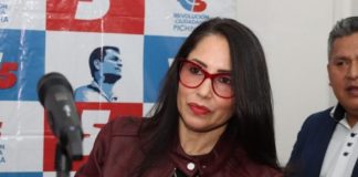 El Tribunal Contencioso Electoral (TCE) aceptó este 28 de noviembre de 2025 la denuncia presentada por Diana Atamaint, presidenta del Consejo Nacional Electoral (CNE), en contra de la representante legal de la Revolución Ciudadana (RC), Luisa González. La causa se relaciona con las cuentas de campaña de las elecciones presidenciales y legislativas anticipadas de 2023.