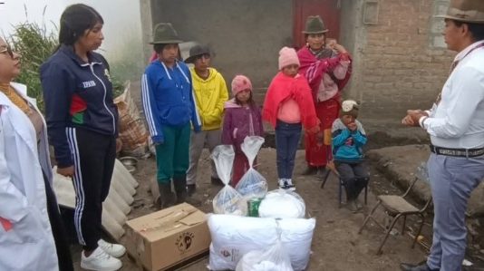 Lo que hace apenas unos días era una historia marcada por el dolor y la soledad, hoy comienza a transformarse en esperanza. En la comunidad Laihua Chiguizungo, parroquia Simiatug, los hermanos que sobrevivieron durante años sin el cuidado de sus padres han empezado a recibir atención y acompañamiento integral por parte del Estado y de la Prefectura de Bolívar.