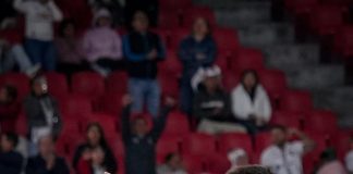 En un Parque de los Príncipes repleto, el conjunto parisino cayó 2-1 ante el Bayern Múnich y perdió su invicto en el torneo europeo. El ecuatoriano Willian Pacho fue titular y cumplió con una actuación destacada en medio de una zaga que padeció los errores colectivos.