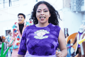 La tarde y noche de este viernes 7 de noviembre, Riobamba volvió a vestirse de fiesta. El tradicional Pregón “Luces, Ritmo y Alegría”, inauguró las celebraciones de noviembre, mes en el que la capital chimboracense rinde homenaje a la historia, la cultura y su gente.