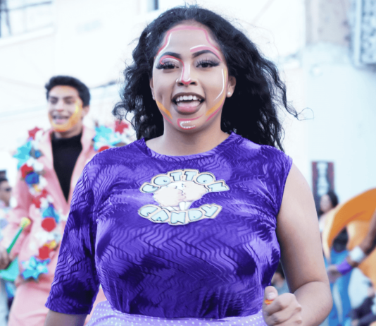 La tarde y noche de este viernes 7 de noviembre, Riobamba volvió a vestirse de fiesta. El tradicional Pregón “Luces, Ritmo y Alegría”, inauguró las celebraciones de noviembre, mes en el que la capital chimboracense rinde homenaje a la historia, la cultura y su gente.