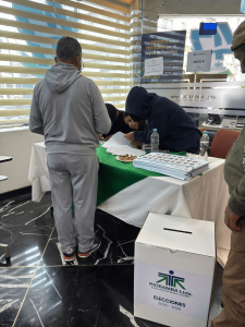 En la oficina matriz de la Cooperativa Riobamba Ltda, este 8 de noviembre, se eligieron nueve asambleístas, mientras que en las demás agencias del país, los socios también pudieron ejercer su derecho al voto para escoger a sus delegados.