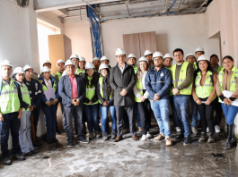En cumplimiento del convenio suscrito entre el Consejo de la Judicatura (CJ) y la Universidad Nacional de Chimborazo (Unach), estudiantes y docentes de la carrera de Ingeniería Civil, iniciaron los trabajos técnicos para la evaluación estructural del edificio del Consejo de la Judicatura que por más de una década ha permanecido abandonado y en ruinas debido a un litigio con el contratista.