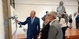 La muestra de esculturas metálicas de Eduardo Baldeón Velasco se exhibe en el Museo y Centro Cultural Riobamba como parte de los actos por los 205 años de Emancipación Política de la ciudad. El acero, frío y rígido por naturaleza, cobra vida en manos del artista Eduardo Baldeón Velasco.